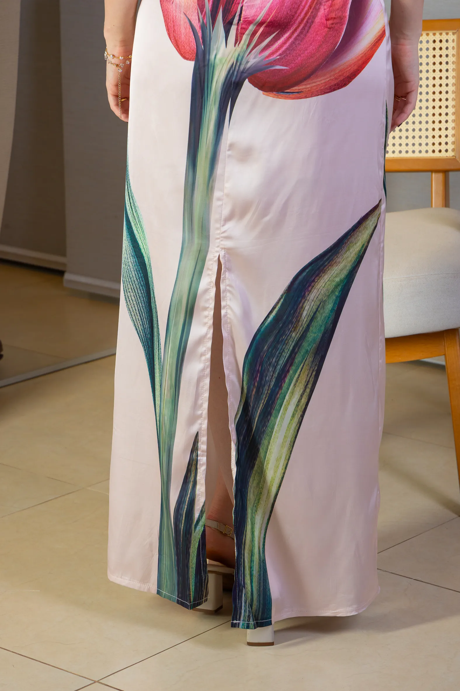 Vestido Tomara Que Caia Detalhe Fenda Crepe Acetinado Camila Pitanga Estampado Rosa - Image 6